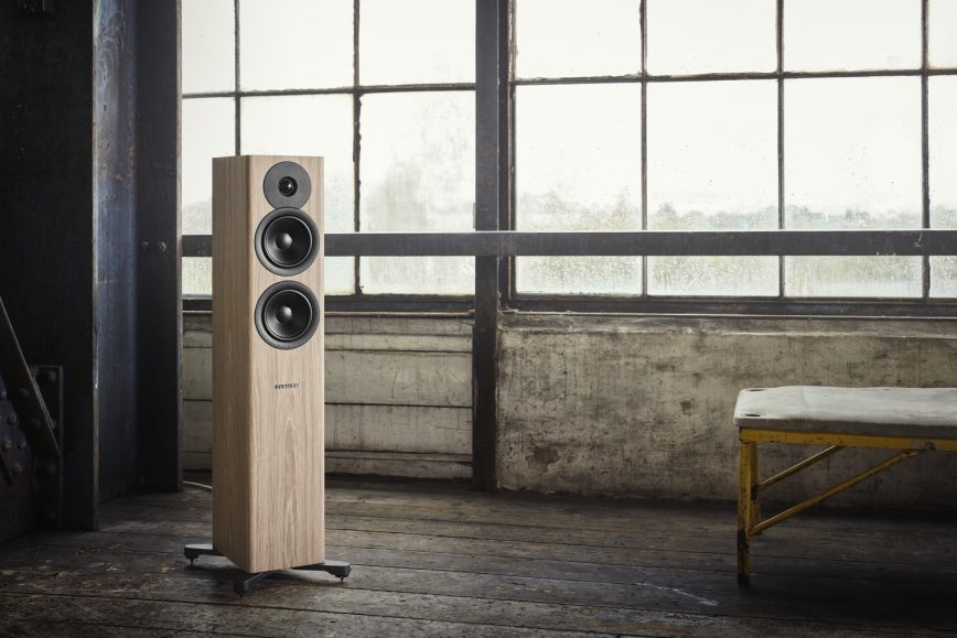 dynaudio_evoke_30_blonde_wood_lifestyle.jpg